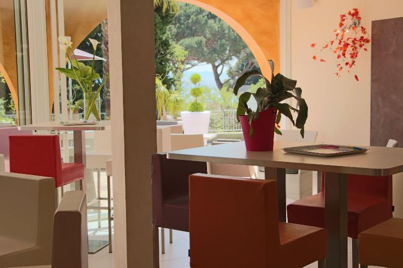 Hotel Les Alcyons Le Lavandou Exterior foto