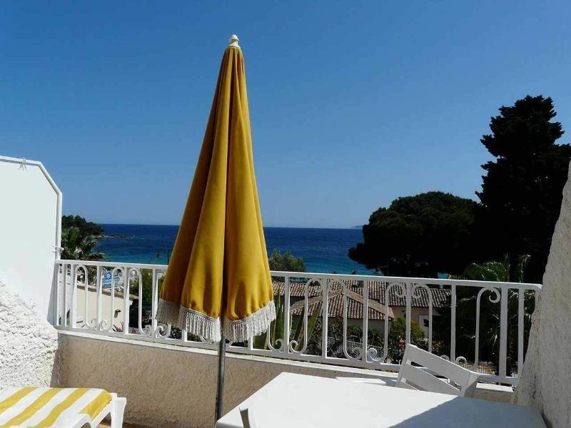 Hotel Les Alcyons Le Lavandou Exterior foto