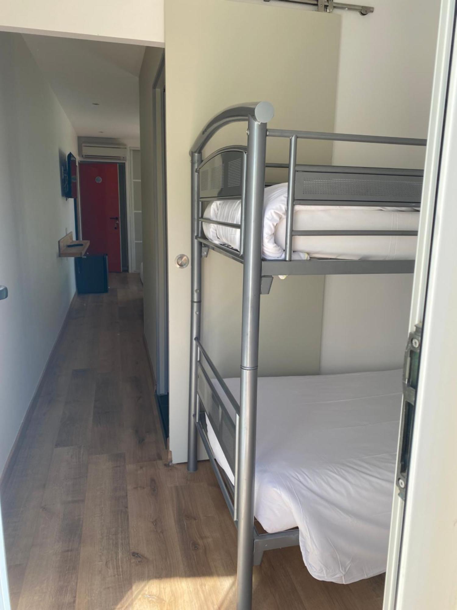 Hotel Les Alcyons Le Lavandou Habitación foto