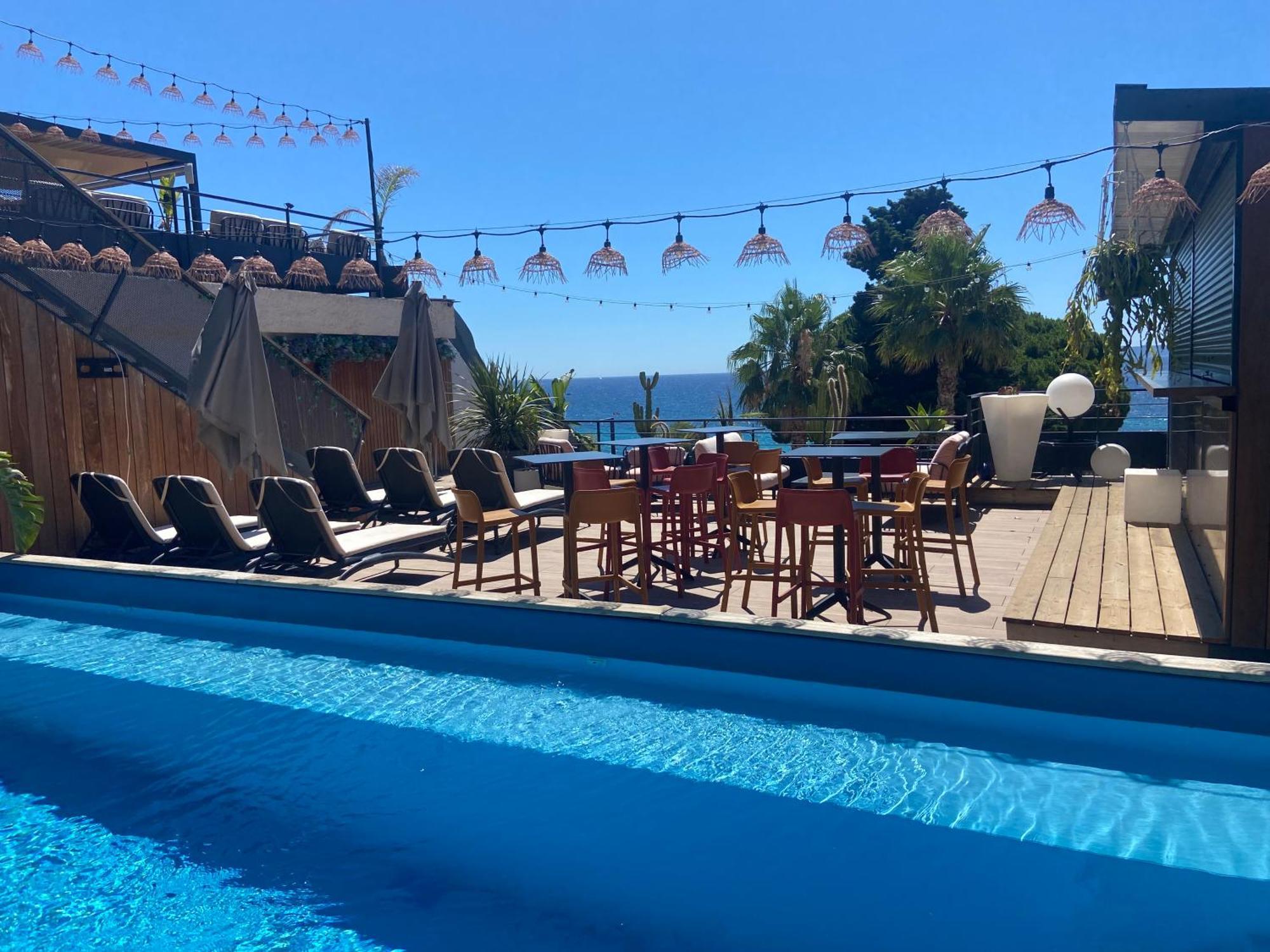 Hotel Les Alcyons Le Lavandou Exterior foto